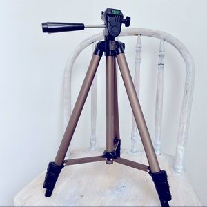 Amazon Basics 50” Lightweight Aluminum Adjustable Tripod